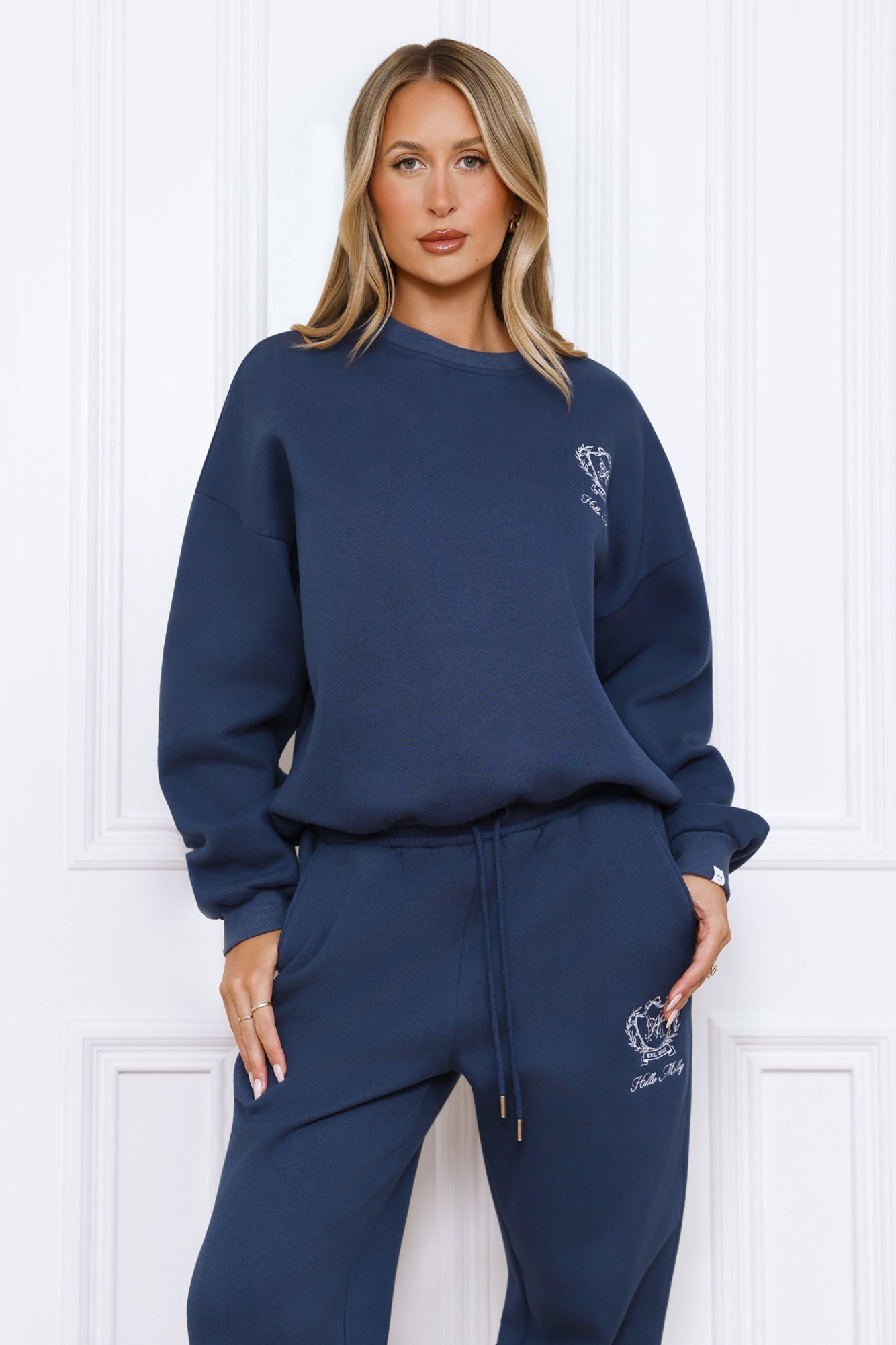 BASE Round Neck Emblem Sweatshirt Navy